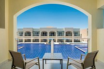 Albatros Makadi Resort - Beispiel Balkon Familienzimmer Poolblick mit Verbindungstür (Zimmercodierung FVP)