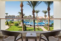 Pickalbatros Dana Beach Resort - Beispiel Terrasse Doppelzimmer Superior Poolblick (Zimmercodierungen DSP & DC6)