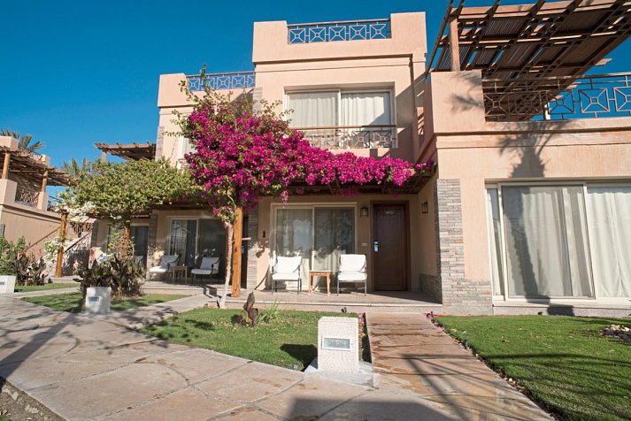 Shams Prestige Abu Soma - Beispiel Terrasse Doppelzimmer Standard seitl. Meerblick (Zimmercodierungen D4N & DGN)