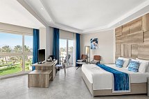 The V Luxury Resort Sahl Hasheesh - Beispiel Balkon Penthouse Suite Meerblick (Zimmercodierung WBM)
