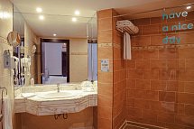 Calimera Blend Paradise - Beispiel Bad Familienzimmer Deluxe (Zimmercodierung FD1)