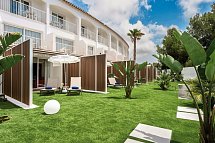Vibra Cala Tarida - Beispiel Terrasse Doppelzimmer Superior (Zimmercodierung DS1)