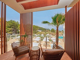Cala San Miguel Ibiza Resort, Curio Collection by Hilton - Beispiel Balkon (Zimmercodierung DBP)