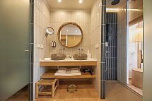 Cala San Miguel Ibiza Resort, Curio Collection by Hilton - Beispiel Bad (Zimmercodierung DBP)
