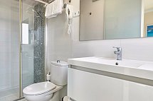 Invisa Aparthotel Casa Luis - Beispiel Bad (Zimmercodierung AMP)