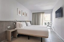 Eurostars Puerto de Ibiza - Wohnbeispiel Doppelzimmer Deluxe mit Terrasse (Zimmercodierung DD4)