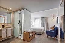 Eurostars Puerto de Ibiza - Wohnbeispiel Doppelzimmer Deluxe mit Terrasse (Zimmercodierung DD4)