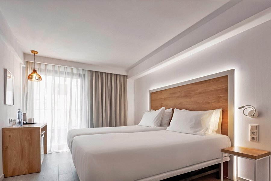 Eurostars Puerto de Ibiza - Wohnbeispiel Doppelzimmer Deluxe (Zimmercodierungen DD1 & DD2)