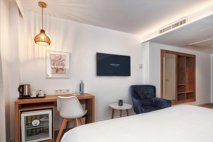 Eurostars Puerto de Ibiza - Wohnbeispiel Doppelzimmer Deluxe (Zimmercodierungen DD1 & DD2)