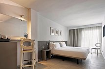 Eurostars Puerto de Ibiza - Wohnbeispiel Doppelzimmer Deluxe mit Terrasse (Zimmercodierung DD4)