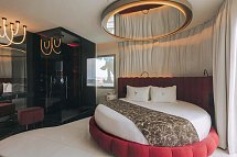 The Unexpected Ibiza Hotel - Wohnbeispiel Doppelzimmer Fashion Victim Meerblick (Zimmercodierung DBM)