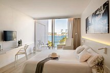 Els Pins Resort & Spa - Wohnbeispiel Doppelzimmer Deluxe seitl. Meerblick (Zimmercodierung DDN)
