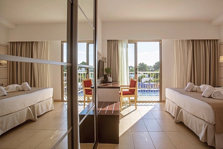 Puchet - Wohnbeispiel Doppelzimmer Deluxe Poolblick (Zimmercodierung DDP)