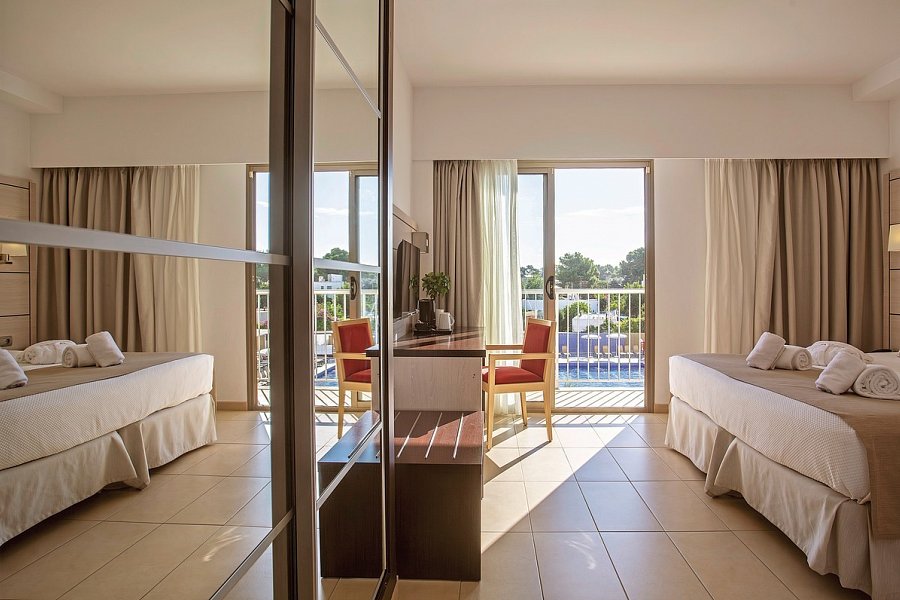 Puchet - Wohnbeispiel Doppelzimmer Deluxe Poolblick (Zimmercodierung DDP)