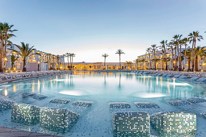 Grand Palladium White Island Resort & Spa