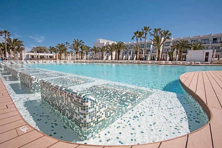 Grand Palladium White Island Resort & Spa