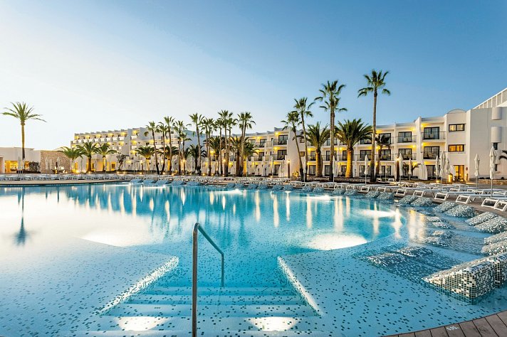 Grand Palladium White Island Resort & Spa