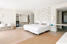 AluaSoul Ibiza - Wohnbeispiel Juniorsuite Poolblick (Zimmercodierung JBP)
