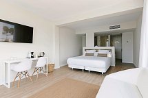 AluaSoul Ibiza - Wohnbeispiel Juniorsuite frontaler Meerblick (Zimmercodierung JBM)