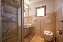 Gasthof Jäger - Beispiel Bad Doppelzimmer Komfort Plus (Zimmercodierung DF1)
