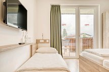 COOEE alpin Hotel Kitzbüheler Alpen - Wohnbeispiel Doppelzimmer mit Zustellbett (Zimmercodierung DB2)