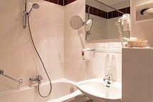Alpenhof - Beispiel Bad Doppelzimmer (Zimmercodierungen DP1 & DB1)