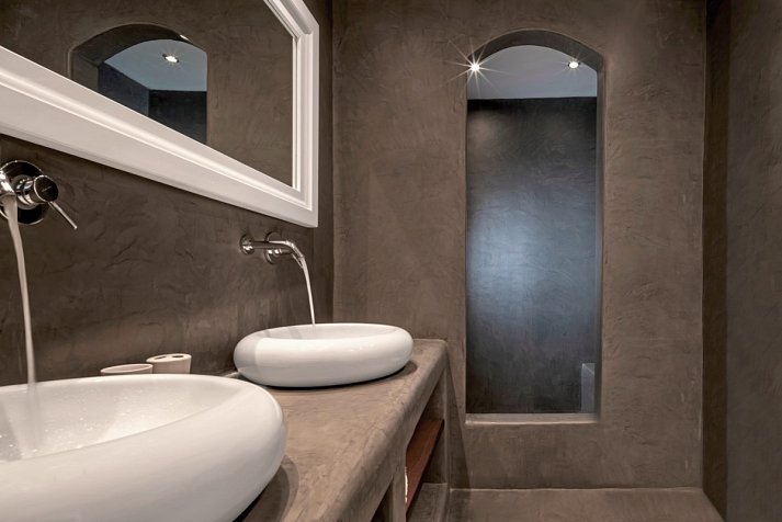 Anema Luxury Suites and Villas - Badbeispiel Skiron Suite 2 Schlafzimmer mit Meerblick (Zimmercodierung WBM)