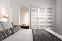 Anema Luxury Suites and Villas - Wohnbeispiel Sorokos Suite mit Außenjacuzzi (Zimmercodierung WBG)