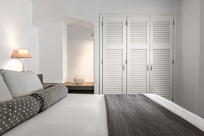 Anema Luxury Suites and Villas - Wohnbeispiel Sorokos Suite mit Außenjacuzzi (Zimmercodierung WBG)