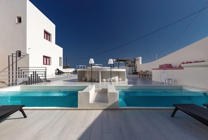 MAR n MAR Crown Hotel and Suites