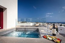MAR n MAR Crown Hotel and Suites