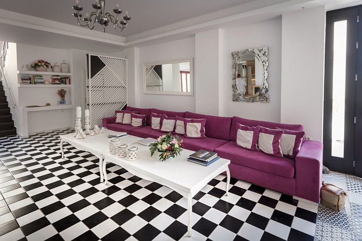 MAR n MAR Crown Hotel and Suites