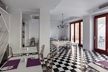 MAR n MAR Crown Hotel and Suites