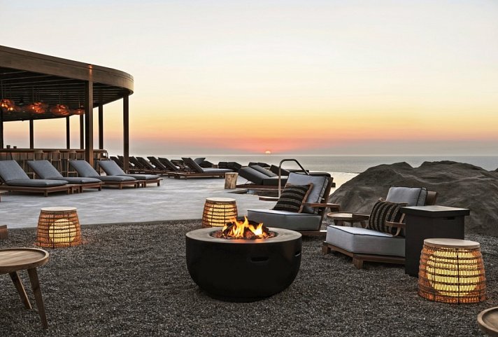 Magma Resort Santorini, Part of the Unbound Collection by Hyatt - On the Rocks Bar & Fire Pit
