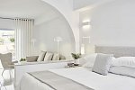 Santo MiraMare Resort