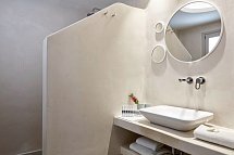 Santo MiraMare Resort - Badbeispiel Doppelzimmer Gartenblick (Zimmercodierung DBG)