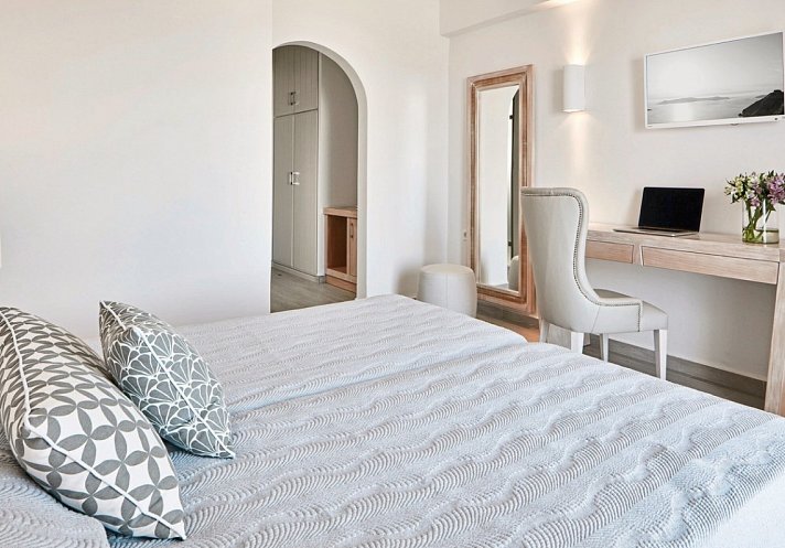 Santorini Palace