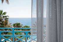 Kamari Beach - Wohnbeispiel Doppelzimmer Meerblick (Zimmercodierung DBM)