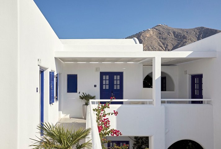 Kouros Village
