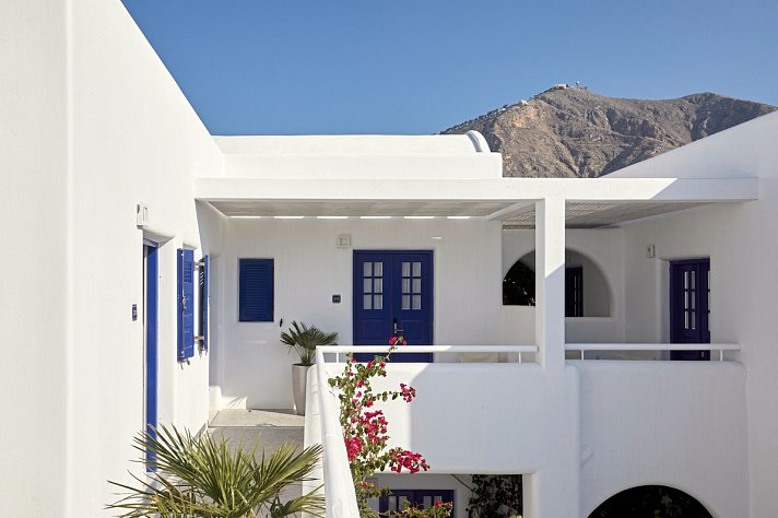 Kouros Village