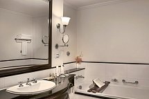 Sofitel Krabi Phokeethra Golf & Spa Resort - Badbeispiel Superior (Zimmercodierung US1)