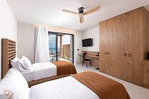 KOIA All-Suite Wellbeing Resort - Wohnbeispiel Cave Junior Suite Sea View (Zimmercodierung J2M)