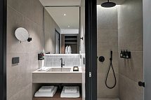 Mosay Kos All Suite Hotel - Wohnbeispiel Badezimmer (Suite Superior Meerblick) (Zimmercodierungen WSM, WBL, WMQ & WDR)