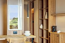 Zeus Kos Beach - Wohnbeispiel Doppelzimmer Deluxe seitl. Meerblick (Zimmercodierung DDN)
