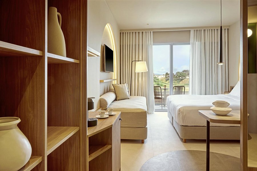 Zeus Kos Beach - Wohnbeispiel Doppelzimmer Deluxe seitl. Meerblick (Zimmercodierung DDN)