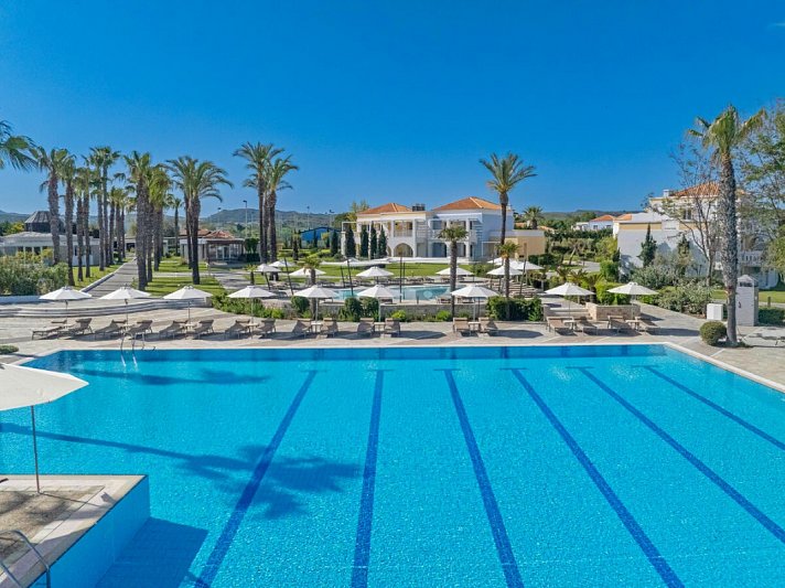 Neptune Luxury Resort
