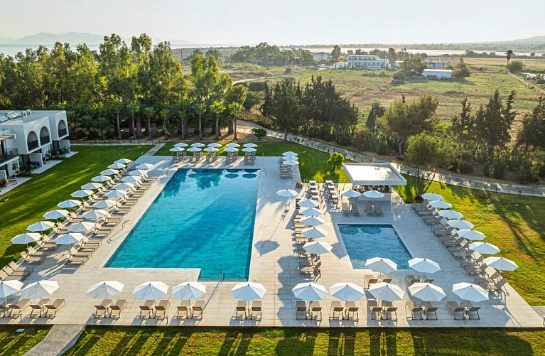 Caravia Beach Hotel
