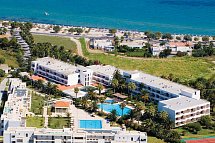 Tigaki Beach