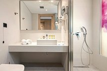 Blue Lagoon Ocean - Wohnbeispiel Badezimmer aller Doppelzimmer (Zimmercodierungen D1G & D1M)