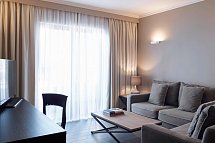 Sentido Pelagos Suites & Spa - Wohnbeispiel Suite Superior und Suite Grand Wohnbereich (Zimmercodierungen WS1 & WM1)
